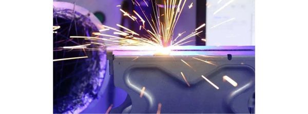 Tính Linh Hoạt và Đa Dạng của Máy Hàn Laser: Ứng Dụng trong Nhiều Ngành Công Nghiệp