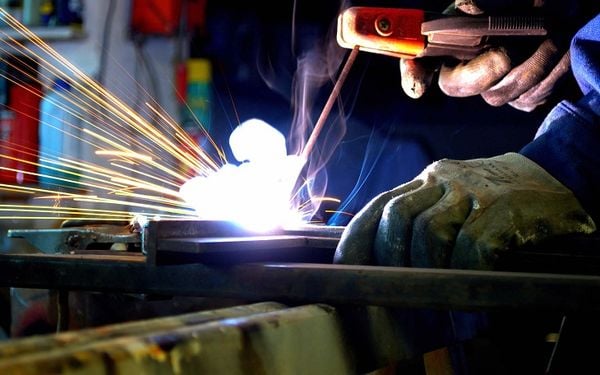 Máy hàn que - Đóng góp đáng kể vào quá trình sản xuất và xây dựng