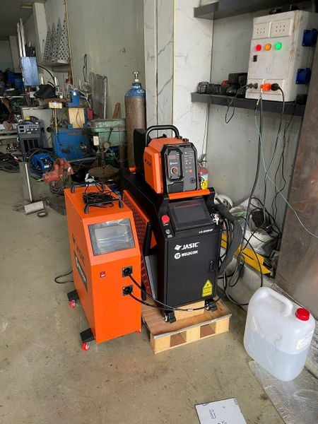 Máy hàn laser Jasic LS 20000F Đầu cấp dây đôi, tích hợp 3 chức năng Hàn - Cắt - Tẩy