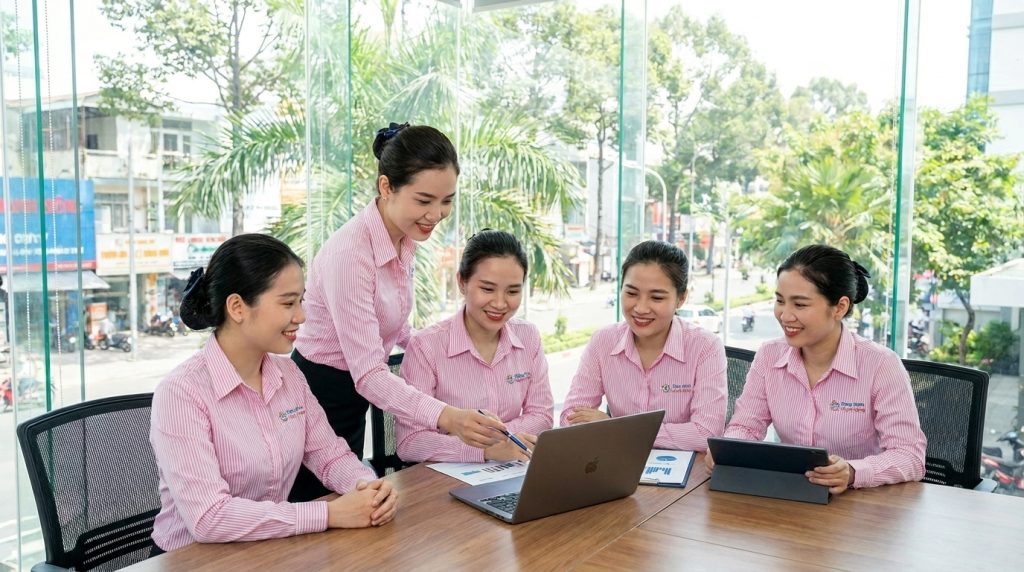 ĐỒNG PHỤC SƠ MI NỮ -XÂY DỰNG HÌNH ẢNH DOANH NGHIỆP 9 Đồng phục sơ mi nữ
