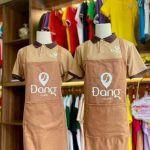 2026 08 dong phuc quan ca phe polo be nau tap de in logo dang ca phe